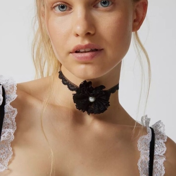 Urban Outfitters Jewelry - Urban Outfitters Lace Rosette Cream Choker Necklace